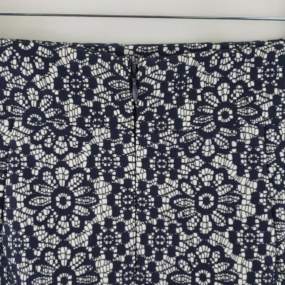 Banana Republic Lace Skirt Navy Floral Lace Pencil Skirt size 8 Career Wear
